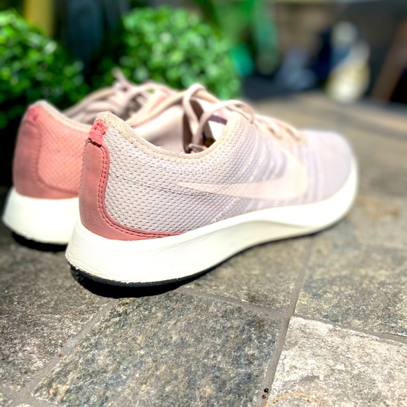 🏃🏼♀️🔥 Nike Womens Dualtone Racer Pink SZ 9.5 - Picture 2 of 9